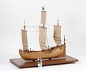 graphics/mmr/M3621A_EvS_42-062.jpg; M3621-A; Reconstructiemodel van driemast haringbuis uit de 17e eeuw, getuigd met zeilen.; haringbuis