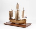 graphics/mmr/M3621A_EvS_42-065.jpg; M3621-A; Reconstructiemodel van driemast haringbuis uit de 17e eeuw, getuigd met zeilen.; haringbuis