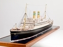 graphics/mmr/M6624_EvS_111_2018-054.jpg; M6624; Waterlijnmodel van het s.s. 'Rotterdam' (IV) van de Holland-Amerika Lijn; waterlijnmodel