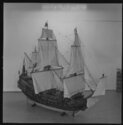 graphics/mmr/coll/M2776-1_6X6ZW.jpg; M2776; Volmodel van een 17de eeuws Nederlands oorlogsschip; volmodel