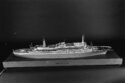 graphics/mmr/coll/M3064-1_KBZW.jpg; M3064; Waterlijnmodel van het s.s. 'Rotterdam' (V) van de Holland-Amerika Lijn; waterlijnmodel