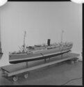 graphics/mmr/coll/M3530-3_6X6ZW.jpg; M3530; Volmodel van het m.s. 'Sibajak' van de Rotterdamsche Lloyd; volmodel